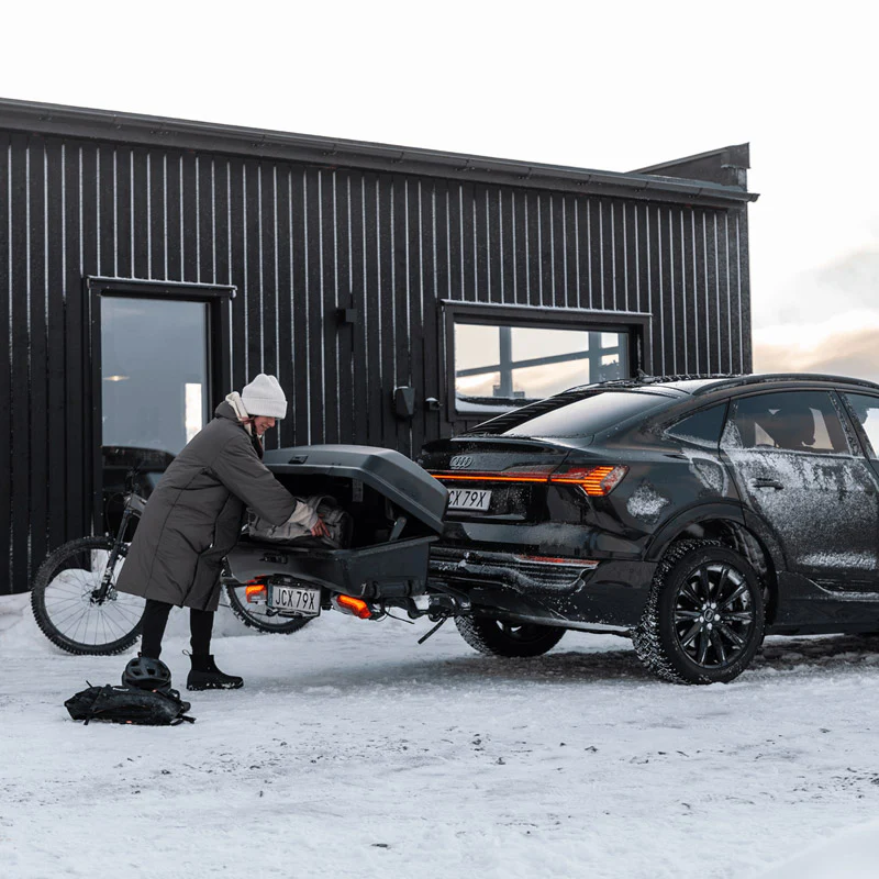 Thule Santu Hitch Cargo Carrier - Image 2